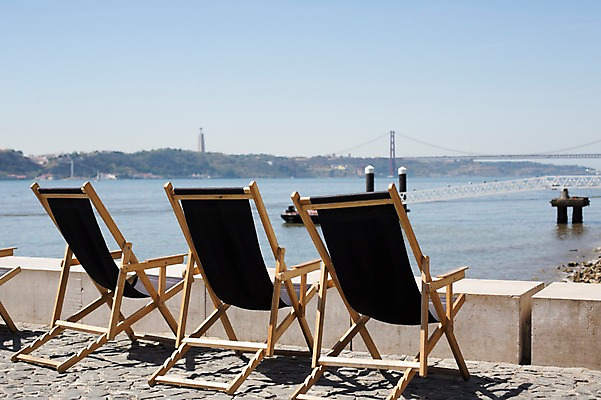 포토 JPG 주간 해외풍경 바다 의자 유럽풍경 풍경 사람없음 야외 포르투갈 국내포토 자연요소 해외 유럽 가구 파일형식