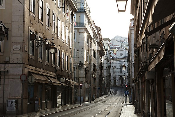 포토 JPG 주간 해외풍경 건축물 유럽풍경 거리 거리풍경 풍경 사람없음 야외 골목길 포르투갈 국내포토 자연요소 해외 건축 유럽 길 파일형식