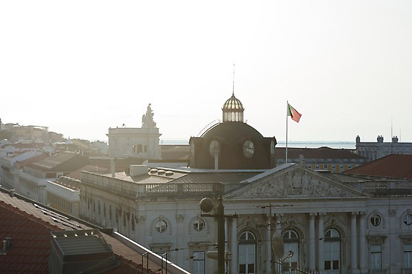 포토 JPG 주간 해외풍경 건축물 고건축 유럽풍경 하늘 풍경 사람없음 야외 포르투갈 포르투갈국기 국내포토 자연요소 해외 건축 유럽 국기 파일형식