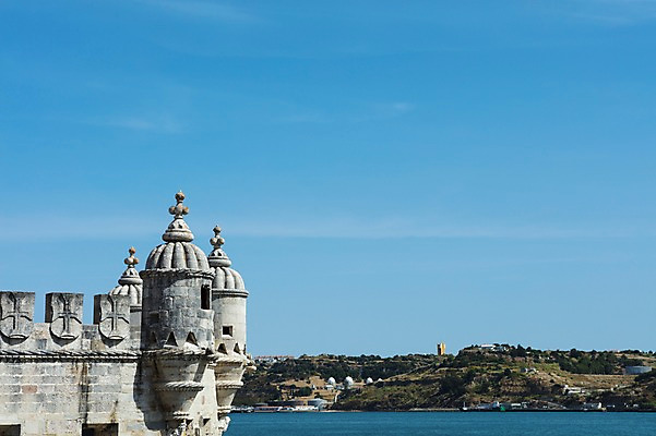 포토 JPG 주간 해외풍경 건축물 바다 고건축 유럽풍경 하늘 풍경 사람없음 야외 포르투갈 국내포토 자연요소 해외 건축 유럽 파일형식