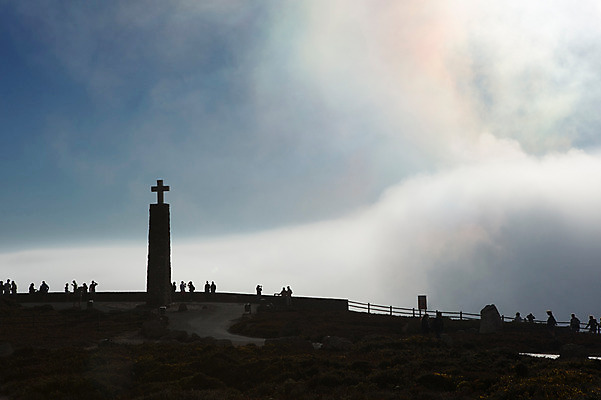 포토 JPG 주간 해외풍경 실루엣 십자가 유럽풍경 풍경 여러명 야외 여행객 안개 포르투갈 국내포토 자연요소 해외 유럽 다수 날씨 촬영기법 사람 파일형식