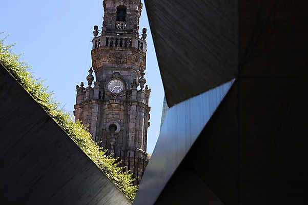 포토 JPG 주간 해외풍경 건축물 고건축 유럽풍경 풍경 사람없음 야외 포르투갈 시계탑 국내포토 자연요소 해외 건축 유럽 탑 파일형식