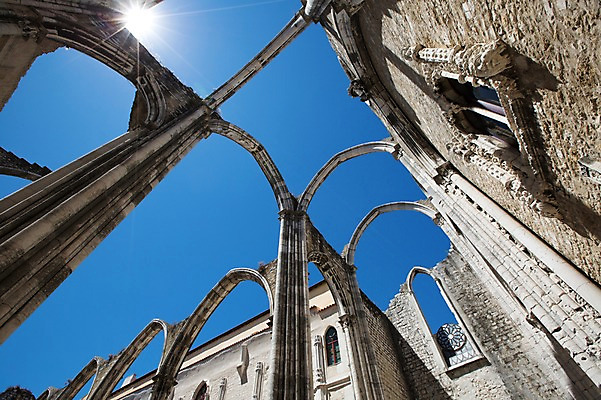 포토 JPG 주간 해외풍경 건축물 로우앵글 고건축 유럽풍경 하늘 풍경 사람없음 야외 햇빛 포르투갈 국내포토 자연요소 해외 건축 유럽 뷰포인트 태양 파일형식