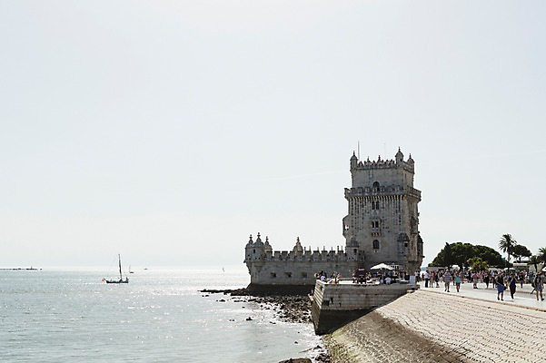 포토 JPG 주간 해외풍경 건축물 바다 고건축 유럽풍경 풍경 여러명 야외 여행객 포르투갈 국내포토 자연요소 해외 건축 유럽 다수 사람 파일형식