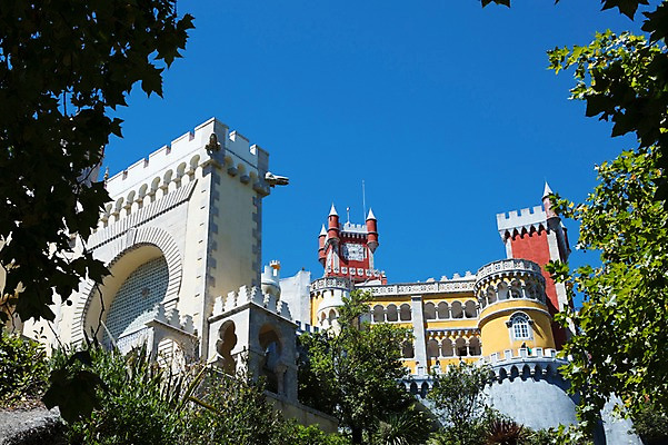 포토 JPG 주간 나무 해외풍경 건축물 고건축 유럽풍경 하늘 풍경 사람없음 야외 성 포르투갈 국내포토 자연요소 식물 해외 건축 유럽 파일형식