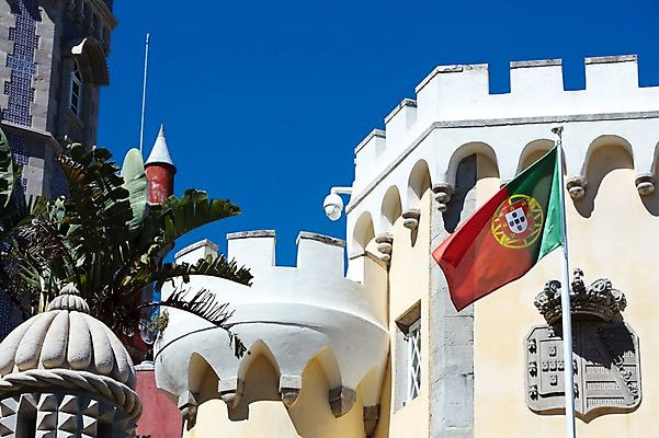 포토 JPG 주간 해외풍경 건축물 고건축 유럽풍경 풍경 사람없음 야외 포르투갈 포르투갈국기 국내포토 자연요소 해외 건축 유럽 국기 파일형식