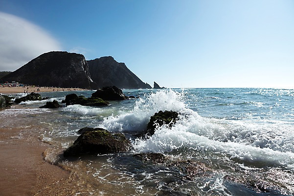 포토 JPG 주간 해외풍경 파도 바다 유럽풍경 풍경 사람없음 야외 바위 포르투갈 국내포토 자연요소 해외 유럽 돌_바위 파일형식
