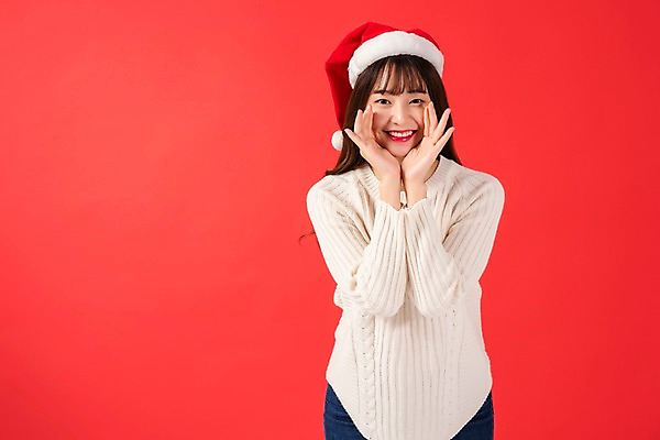 포토 JPG 스튜디오촬영 학생 응시 여자 기념일 행복 대학생 크리스마스 산타모자 실내 한명 미소 사람 이벤트 상반신 20대 청년 앞모습 청춘 외침 한국인 알림 즐거움 빨간배경 설렘 청년여자한명만 성인여자한명만 국내포토 모자_잡화 1 시선 감정 뷰포인트 백그라운드 컨셉 표정 동양인 성인 내부 빨간색 소리 여자한명만 성인여자만 청년여자만 파일형식