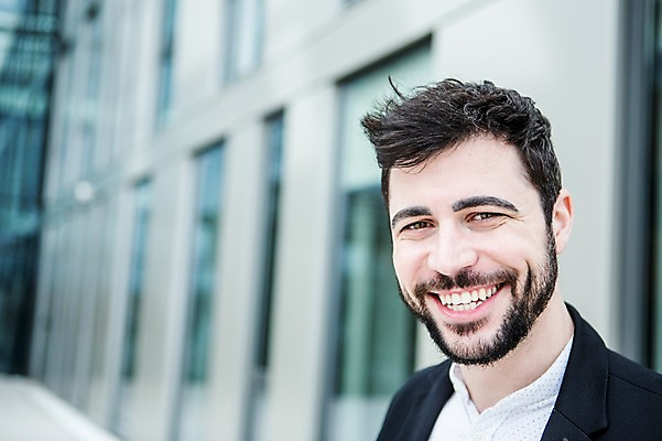 포토 JPG 주간 서양인 외국인 응시 남자 행복 비즈니스 성공 직장 한명 웃음 사람 정장 근접촬영 빌딩 상반신 20대 야외 앞모습 비즈니스라이프 직장인 비즈니스맨 체코 성인남자한명만 국내포토 자연요소 직업 1 라이프스타일 시선 옷 감정 유럽 뷰포인트 컨셉 회사 표정 인종 청년 건물 남자한명만 성인남자만 파일형식