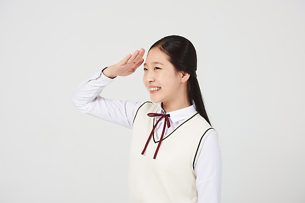 포토 JPG 스튜디오촬영 여학생 여자 교복 중학생 청소년 실내 한명 서기 미소 웃음 상반신 옆모습 10대 십대라이프스타일 한국인 입학 호기심 흰배경 여중생 경례 찾기 십대여자한명만 국내포토 1 학생 라이프스타일 옷 교육 감정 뷰포인트 컨셉 모션 표정 사람 동양인 내부 흰색 인사 여자한명만 십대여자만 파일형식 컬러 인종 생활 예절 여자만 십대만
