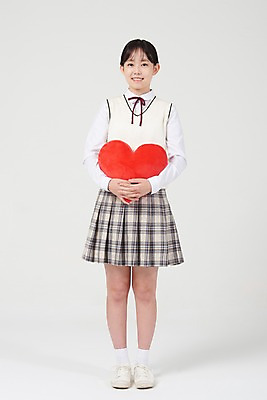 포토 JPG 스튜디오촬영 전신 여학생 여자 교복 안기 중학생 청소년 실내 사랑 한명 서기 미소 앞모습 10대 십대라이프스타일 한국인 하트 소중 흰배경 여중생 십대여자한명만 국내포토 모양 1 학생 라이프스타일 옷 감정 뷰포인트 백그라운드 컨셉 모션 표정 사람 동양인 내부 흰색 여자한명만 십대여자만 파일형식