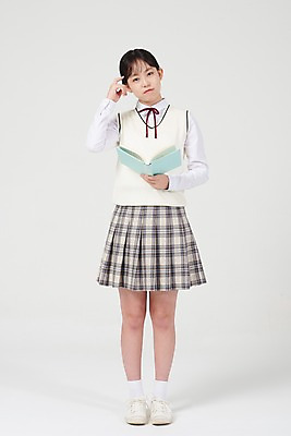 포토 JPG 스튜디오촬영 전신 여학생 여자 교복 생각 중학생 청소년 실내 한명 서기 들기 앞모습 10대 책 독서 십대라이프스타일 한국인 고민 호기심 흰배경 여중생 문제 십대여자한명만 국내포토 1 학생 라이프스타일 옷 감정 뷰포인트 백그라운드 컨셉 모션 사람 동양인 내부 흰색 여자한명만 십대여자만 파일형식