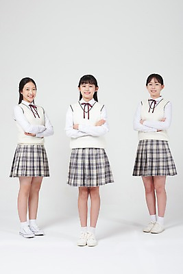 포토 JPG 스튜디오촬영 전신 여학생 여자 교복 중학생 청소년 실내 서기 미소 앞모습 옆모습 10대 세명 팔짱 십대라이프스타일 우정 한국인 자신감 입학 흰배경 여중생 십대여자만 국내포토 학생 라이프스타일 옷 교육 감정 뷰포인트 백그라운드 모션 표정 사람 동양인 내부 친구 흰색 여자만 십대만 파일형식