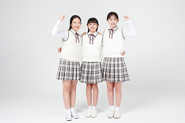 포토 JPG 스튜디오촬영 전신 여학생 여자 교복 허리손 중학생 청소년 어깨동무 실내 서기 미소 앞모습 옆모습 10대 세명 친구 믿음 십대라이프스타일 파이팅 희망 우정 한국인 입학 흰배경 여중생 긍정 십대여자만 국내포토 학생 라이프스타일 옷 교육 감정 뷰포인트 포즈 백그라운드 컨셉 관계 모션 표정 사람 동양인 내부 흰색 여자만 십대만 파일형식