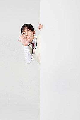 포토 JPG 스튜디오촬영 배너 여학생 여자 교복 중학생 청소년 사각프레임 알림판 실내 이야기 한명 서기 손짓 상반신 앞모습 10대 십대라이프스타일 한국인 비밀 알림 흰배경 여중생 십대여자한명만 국내포토 1 학생 라이프스타일 옷 뷰포인트 백그라운드 컨셉 모션 프레임 사람 동양인 내부 사각형 흰색 여자한명만 십대여자만 파일형식