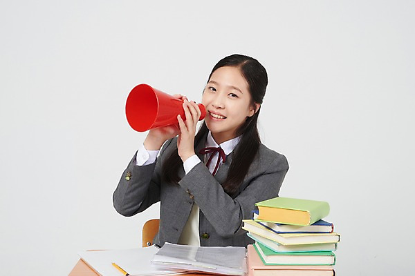 포토 JPG 스튜디오촬영 여학생 여자 교복 의자 중학생 청소년 실내 한명 미소 들기 앉기 상반신 앞모습 10대 책 십대라이프스타일 확성기 듣기 한국인 알림 책상 흰배경 여중생 책더미 십대여자한명만 국내포토 1 학생 라이프스타일 옷 뷰포인트 가구 백그라운드 모션 표정 사람 동양인 내부 흰색 무더기 여자한명만 십대여자만 파일형식