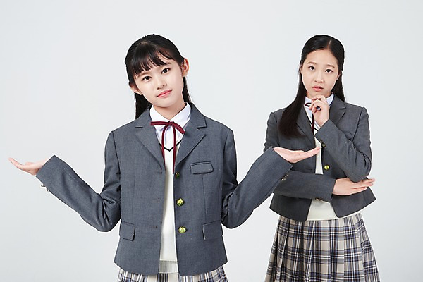 포토 JPG 스튜디오촬영 여학생 여자 교복 중학생 청소년 실내 서기 상반신 두명 앞모습 10대 친구 십대라이프스타일 한국인 호기심 흰배경 여중생 문제 의문 헷갈림 십대여자만 국내포토 학생 라이프스타일 옷 감정 뷰포인트 백그라운드 컨셉 관계 모션 사람 동양인 내부 흰색 여자만 십대만 파일형식
