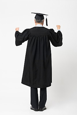 포토 JPG 스튜디오촬영 전신 할아버지 노년 남자 학사모 졸업 실내 한명 서기 사람 뒷모습 실버라이프 파이팅 한국인 졸업가운 흰배경 대학교 70대 노인대학 노인남자한명만 평생교육 국내포토 모자_잡화 1 라이프스타일 교육 뷰포인트 백그라운드 학교 모션 동양인 성인 내부 흰색 가운 남자한명만 노인남자만 파일형식