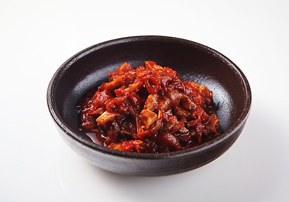 포토 JPG 스튜디오촬영 그릇 접시 음식 실내 누끼 근접촬영 사람없음 소라 흰배경 젓갈 향토음식 소라젓 국내포토 식기 뷰포인트 백그라운드 어패류 내부 흰색 파일형식 제주음식