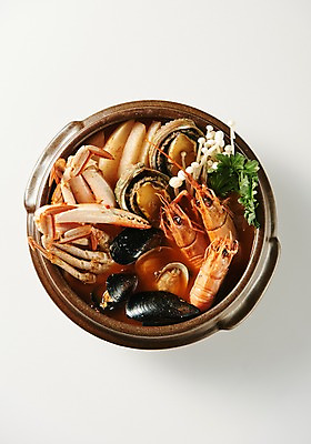포토 JPG 스튜디오촬영 그릇 접시 음식 실내 누끼 근접촬영 사람없음 하이앵글 해물요리 해산물 뚝배기 흰배경 플랫레이 향토음식 국내포토 식기 뷰포인트 백그라운드 내부 흰색 플랫 파일형식