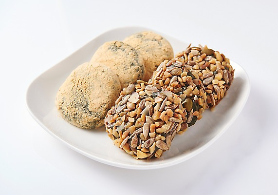 포토 JPG 스튜디오촬영 그릇 접시 음식 떡 실내 누끼 근접촬영 사람없음 흰배경 오메기떡 향토음식 국내포토 식기 뷰포인트 백그라운드 내부 흰색 파일형식 제주음식