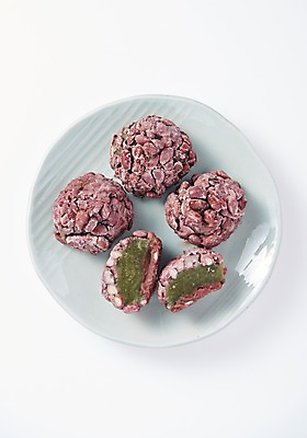 포토 JPG 스튜디오촬영 그릇 접시 음식 떡 실내 누끼 사람없음 하이앵글 흰배경 플랫레이 오메기떡 향토음식 국내포토 식기 뷰포인트 백그라운드 내부 흰색 플랫 파일형식 제주음식