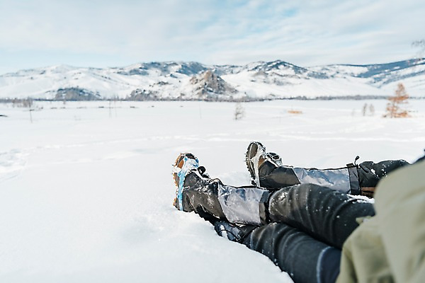포토 JPG 주간 커플 여자 남자 여행 휴식 산 사람 앉기 20대 성인 야외 두명 옆모습 30대 설원 트래킹 한국인 하반신 눈 다리 몽골 성인만 겨울풍경 국내포토 자연요소 아시아 뷰포인트 컨셉 겨울 관계 모션 레저 날씨 눈_날씨 동양인 풍경 청년 신체부위 장년 파일형식