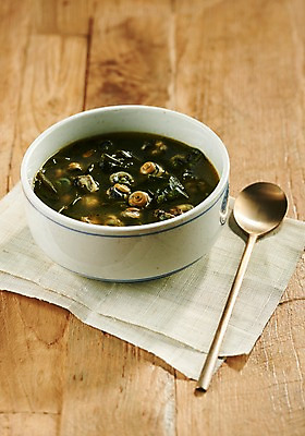 포토 JPG 스튜디오촬영 그릇 접시 음식 실내 사람없음 숟가락 국그릇 천 향토음식 보말국 국내포토 식기 수저 내부 직물 파일형식 제주음식