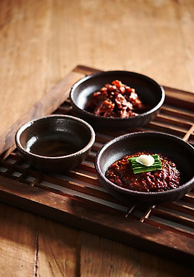 포토 JPG 스튜디오촬영 그릇 접시 음식 실내 근접촬영 사람없음 아웃포커스 자리돔 젓갈 향토음식 자리돔젓 국내포토 식기 뷰포인트 촬영기법 어류 내부 파일형식 제주음식