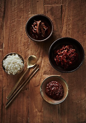 포토 JPG 스튜디오촬영 음식 젓가락 밥 수저 실내 사람없음 하이앵글 숟가락 소라 멸치젓갈 자리돔 젓갈 플랫레이 향토음식 자리돔젓 소라젓 국내포토 식기 뷰포인트 어패류 어류 내부 플랫 파일형식 제주음식