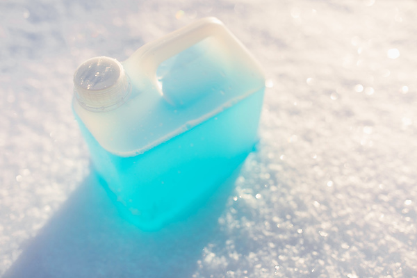 포토 JPG 해외이미지 1 산업 백그라운드 겨울 창문 자동차 유리 통 손잡이 사람없음 야외 물 파란색 맑음 냉동 얼음 추위 흰색 액체 캔 씻기 큼 컨테이너 플라스틱 청소 가득함 오브젝트 싱글 수납 세탁기 청소부 화학물질 해외포토 자연요소 직업 계절 육상교통 컬러 재질 날씨 청결 가전제품 화학 크기 파일형식 이미지허브