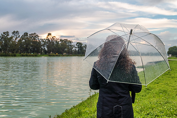 포토 JPG 해외이미지 모델 라이프스타일 여자 행복 실루엣 호수 모래 여행 신체 자연 하늘 휴가 한명 서기 사람 풍경 성인 야외 물 여름 강 태양 뷰티 반사 일출 일몰 자유 가을 고독 시원함 발견 내추럴 해외포토 자연요소 1 계절 감정 컨셉 모션 촬영기법 생활 노을 생태계 파일형식 이미지허브