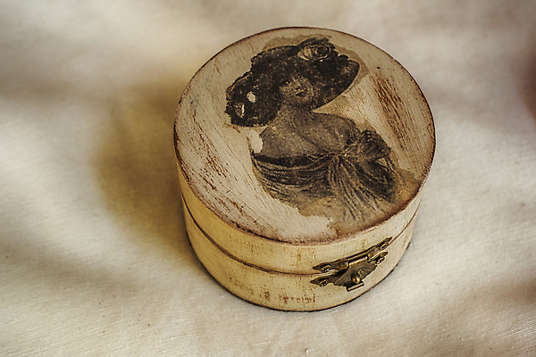 포토 JPG 해외이미지 옷 장갑 백그라운드 목걸이 장신구 탁자 건조 사람없음 목재 장식 상자 장미 갈색 유행 꽃병 검은색 목도리 수확 골동품 흰색 직물 고급 보석 향수 깃털 복고 복숭아 베일 가면무도회 구식 옛날 벨벳 해외포토 나무 잡화 꽃 컬러 가구 컨셉 농업 과일 재료 화장품 광석 실크 무도회 파일형식 이미지허브