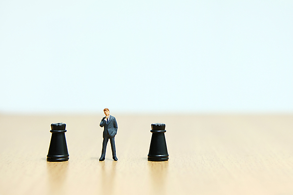 포토 JPG 해외이미지 직업 조각 백그라운드 컨셉 생각 비즈니스 사업가 모션 성공 아이디어 서기 사람 경기 사람없음 금융 사무실 장난감 숫자 힘 침묵 경쟁 미니어처 도전 게임 비즈니스맨 수비 체스말 체스 계획 대표 리더 싸움 체스판 전략 경영 정치 제어 해외포토 문자 남자 스포츠 놀이 경제 모형 소리 말_게임 직장인 파일형식 이미지허브