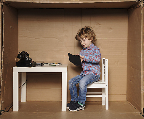 포토 JPG 해외이미지 전신 응시 남자 어린이 비즈니스 봉투 선물 한명 들기 소년 옆모습 상자 사무실 검은색 기쁨 업무 비즈니스맨 작음 만족 소년만 소년한명만 해외포토 1 시선 감정 뷰포인트 컬러 모션 사람 작업 직장인 크기 남자만 남자한명만 어린이만 파일형식 이미지허브