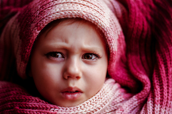 포토 JPG 해외이미지 백인 모델 라이프스타일 응시 계절 여자 얼굴 어린이 겨울 포장 장신구 따뜻함 한명 미소 사람 동양인 가로 유행 목도리 추위 가을 닫기 니트 양모 스타일 해외포토 서양인 1 시선 잡화 상의 모션 표정 인종 생활 신체부위 직물 파일형식 이미지허브