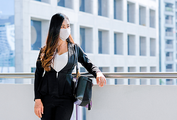 포토 JPG 해외이미지 라이프스타일 얼굴 여행 비즈니스 난간 교통시설 모션 건강 가면 한명 서기 안전 사람 동양인 성인 기차 표현 도시 바이러스 중앙 전철 역 보호 질병 도착 출발 예방 감염 승객 단상 돌봄 위생관리 전염병 터미널 해외포토 1 육상교통 교통 컨셉 의학 대중교통 관리 인종 생활 신체부위 시설 파일형식 이미지허브