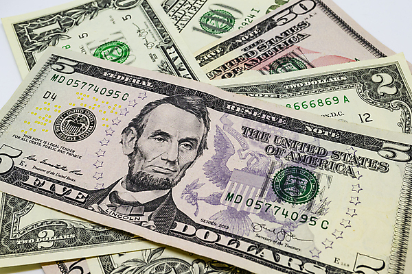 포토 JPG 해외이미지 1 종이 백그라운드 컨셉 지폐 돈 비즈니스 성공 사람없음 초록색 금융 경제 숫자 달러 쪽지 미국 저축 흰색 시장 재산 닫기 심볼 투자 이익 흙더미 계산서 대출 빚 자금 해외포토 문자 컬러 북아메리카 모션 흙 파일형식 더미 이미지허브