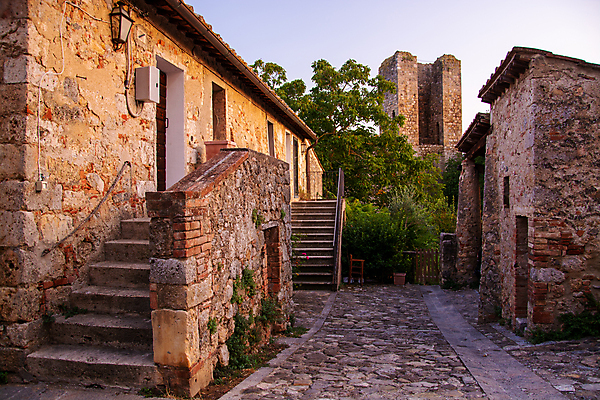 포토 JPG 해외이미지 유럽 벽 중년 건축양식 파노라마 풍경 사람없음 건물 여름 마을 일몰 이탈리아 새벽 도시 성 중세 역사 야간 저녁 시력 타운 8월 옛날 토스카나 해외포토 자연요소 건축물 계절 건축 나라 촬영기법 성인 노을 날짜 파일형식 이미지허브