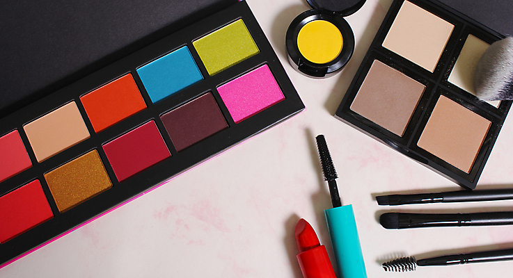 포토 JPG 해외이미지 직업 얼굴 분홍색 백그라운드 그림자 미술 사람없음 초록색 파란색 세트 컬러풀 뷰티 유행 보라색 페인트 화장품 립스틱 붓 화려 팔레트 상품 가루 볼터치 수집 피부 피부관리 만들기 윤곽 예술가 아이섀도 조립 돌봄 해외포토 컬러 컨셉 모션 문화예술 신체부위 화장 파일형식 이미지허브