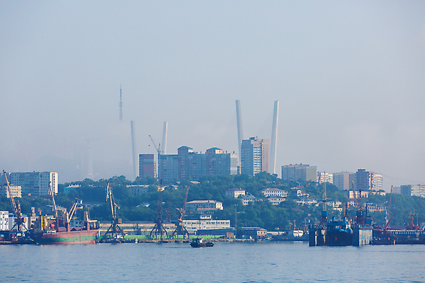 포토 JPG 해외이미지 산업 아시아 도로 바다 섬 여행 비즈니스 건축양식 하늘 뿔 파노라마 풍경 사람없음 건물 물 도시풍경 태양 항구 일몰 화물 도시 만 보트 황금 컨테이너 기중기 무역 상업 러시아 해안도시 포트 무거움 동쪽 러시아인 로딩 터미널 수평선 해외포토 자연요소 서양인 건축물 건축 유럽 나라 길 배_교통 교통시설 촬영기법 노을 운송업 중장비 무게 방향 파일형식 이미지허브