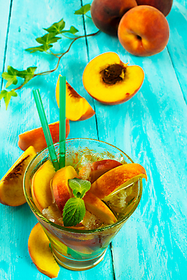 포토 JPG 해외이미지 계절 음료 조각 잎 다이어트 과일 자연 탁자 건강 사람없음 목재 초록색 여름 빛 정원 보라색 식사 수확 가을 나뭇가지 시골 신선 닫기 차 달콤 유기농 날것 복숭아 내추럴 숙성 해외포토 나무 식물 웰빙 컬러 가구 농업 재료 모션 맛 생태계 파일형식 이미지허브