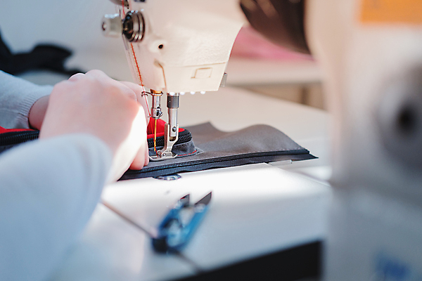 포토 JPG 해외이미지 직업 산업 탁자 사람없음 햇빛 기계 도구 업무 작업실 기술자 자르기 책상 공학 재단 프로젝트 하드웨어 하수 해외포토 교육 가구 모션 물 컴퓨터 태양 작업 파일형식 이미지허브