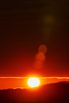 포토 JPG 해외이미지 구름 계절 백그라운드 오렌지 자연 하늘 아침 날씨 불꽃 산 풍경 사람없음 빨간색 세로 여름 빛 햇빛 태양 노란색 일출 환경 맑음 검은색 침묵 황혼 일몰 새벽 광선 저녁 천국 내추럴 광 표제 해외포토 주간 자연요소 컬러 과일 불 노을 소리 야간 생태계 파일형식 이미지허브
