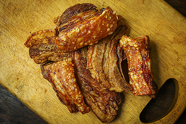 포토 JPG 해외이미지 전통 접시 음식 백그라운드 육류 돼지고기 요리 동양인 사람없음 목재 갈색 식사 저녁식사 중국 흰색 돼지 맛 그릴 바비큐 자르기 굽기 피부 점심식사 해외포토 나무 식기 아시아 컬러 컨셉 식재료 재료 포유류 모션 주방용품 인종 신체부위 구이 파일형식 이미지허브