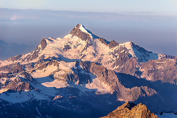 포토 JPG 해외이미지 분홍색 백그라운드 하늘 아침 산 풍경 경사 사람없음 야외 일출 맑음 등산 하이킹 안개 정상 큼 그림 러시아 암초 절정 해외포토 주간 유럽 컬러 레저 날씨 노을 트래킹 크기 파일형식 이미지허브