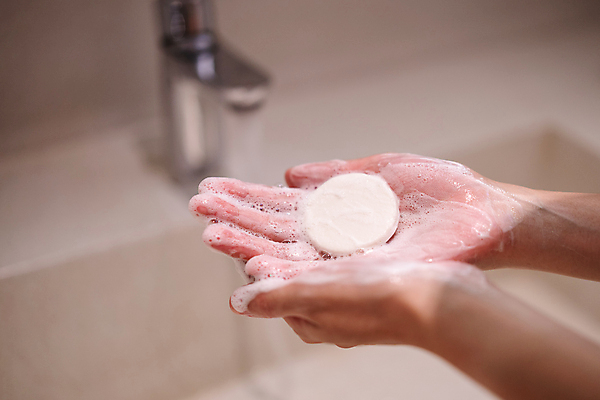 포토 JPG 해외이미지 손 실내 건강 사람 사람없음 물 목욕 거품 젖음 욕실 액체 개울 수비 떨어짐 보호 빨래 피부 싱크대 수도꼭지 화장실 예방 비누 박테리아 돌봄 바디케어 변기통 소독 위생관리 전염병 스플래쉬 해외포토 자연요소 컨셉 가사 의학 모션 관리 내부 신체부위 강 위생용품 청결 질병 개수대 파일형식 이미지허브