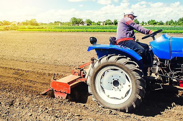 포토 JPG 해외이미지 산업 지구 밭 농업 자연 표면 노동자 새로움 한명 풍경 농작물 농장 농경지 경작 기계 흙 성장 시골 수술 운전사 농부 혼합 땅 준비 갈기 트랙터 유지 땅바닥 밭일 섞기 심기 착취 세련 해외포토 직업 1 컨셉 의학 모션 바닥 사람 치료 농사 농기계 생태계 특수차량 파일형식 이미지허브