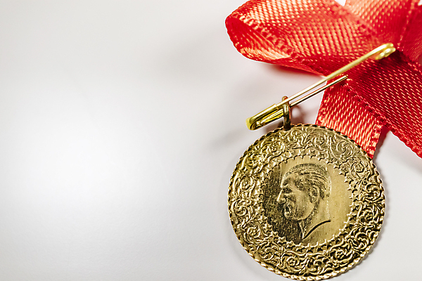 포토 JPG 해외이미지 아이콘 전통 백그라운드 컨셉 돈 비즈니스 사람없음 금융 경제 빛 금속 동전 저축 흰색 변화 시장 재산 황금 닫기 보석 심볼 사인 속도 무역 투자 상업 이익 보물 칠면조 계좌 고립 구역 자금 튀르키예 해외포토 산업 아시아 컬러 모션 재질 조류 광석 파일형식 이미지허브