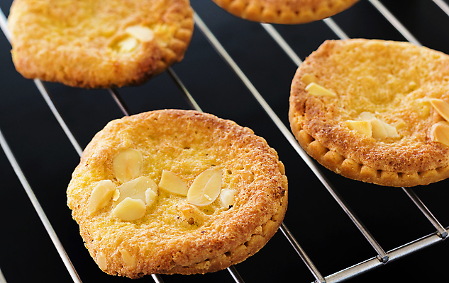 포토 JPG 해외이미지 전통 음식 백그라운드 과일 디저트 치즈 주택 건강 요리 사람없음 노란색 케이크 주방 계란 빵집 껍질 신선 달콤 맛 설탕 굽기 먹기 크림 메뉴 준비 유기농 밀가루 아몬드 레시피 타르트 페스츄리 핸드메이드 해외포토 웰빙 빵 컬러 컨셉 모션 유제품 건물 상점 알 견과류 가루 구이 파이_빵 파일형식 이미지허브